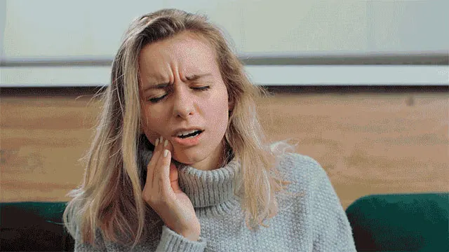 Gum problems symptoms in young adults